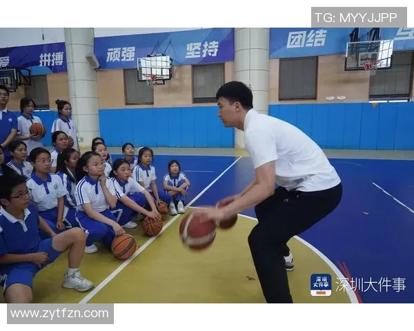 聚焦篮球运动员成长历程与赛场荣耀全面深度解析其坚持与突破之路